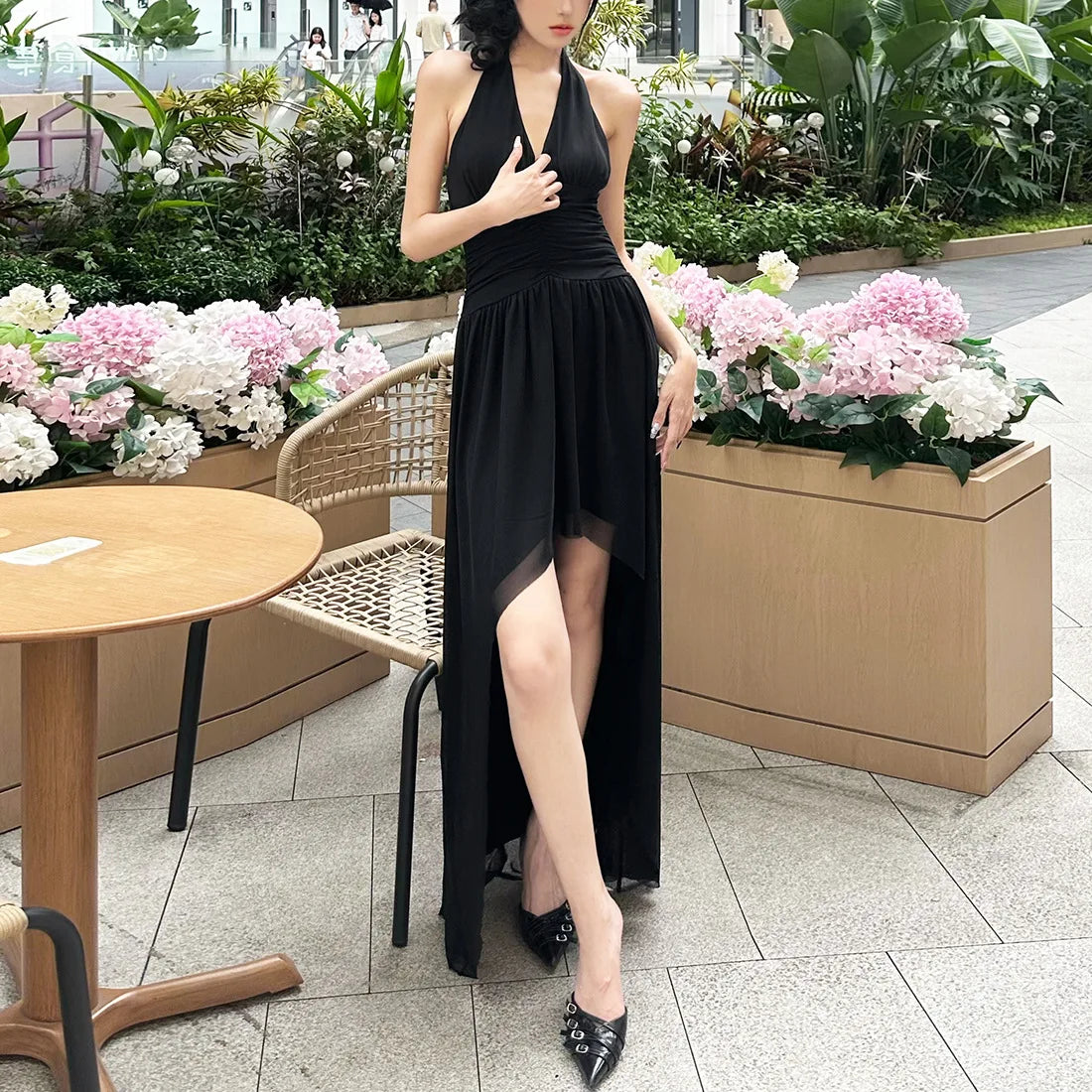 Summer new fashionable and sexy slim fit V-neck spicy girl solid color hanging neck split dress